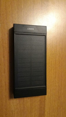 batteria portatile pannello solare aukey